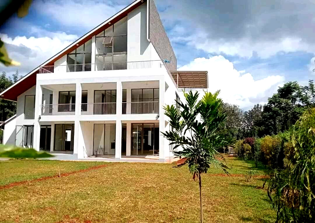 Brand-New 5-Ensuite Townhouse with Pool – Karen