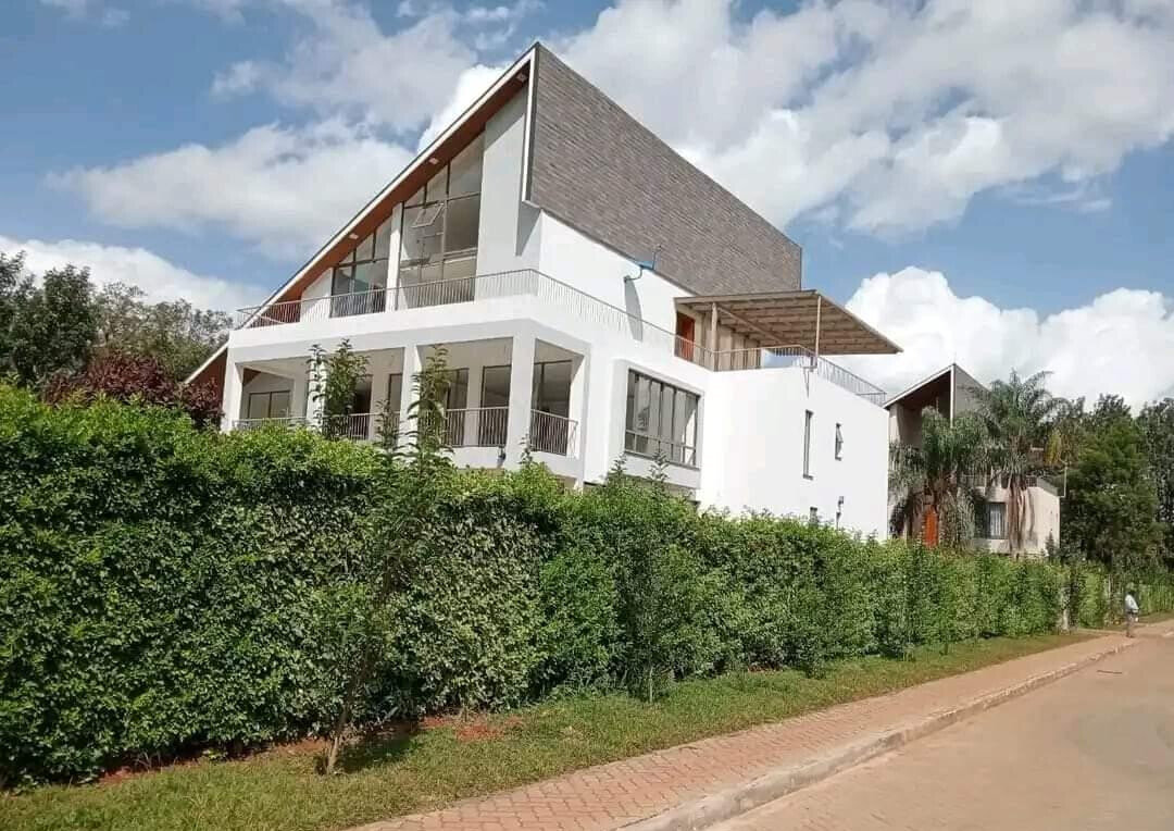 Brand-New 5-Ensuite Townhouse with Pool – Karen