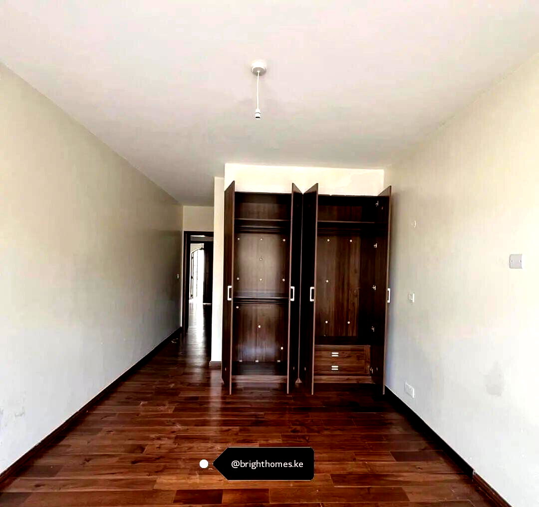 Modern 5-Ensuite Villa with DSQ & Front Garden - Lavington