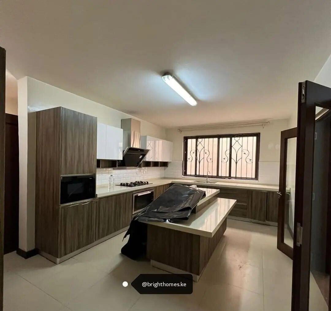 Modern 5-Ensuite Villa with DSQ & Front Garden - Lavington