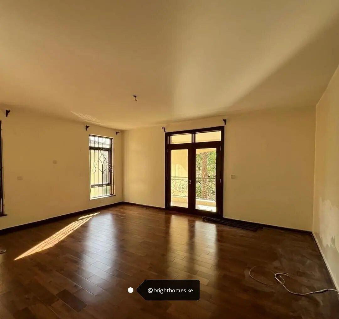 Modern 5-Ensuite Villa with DSQ & Front Garden - Lavington