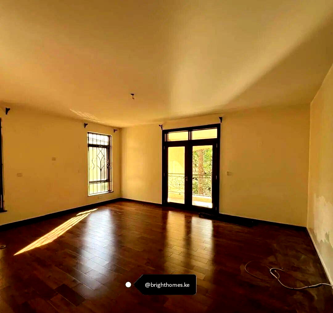 Modern 5-Ensuite Villa with DSQ & Front Garden - Lavington