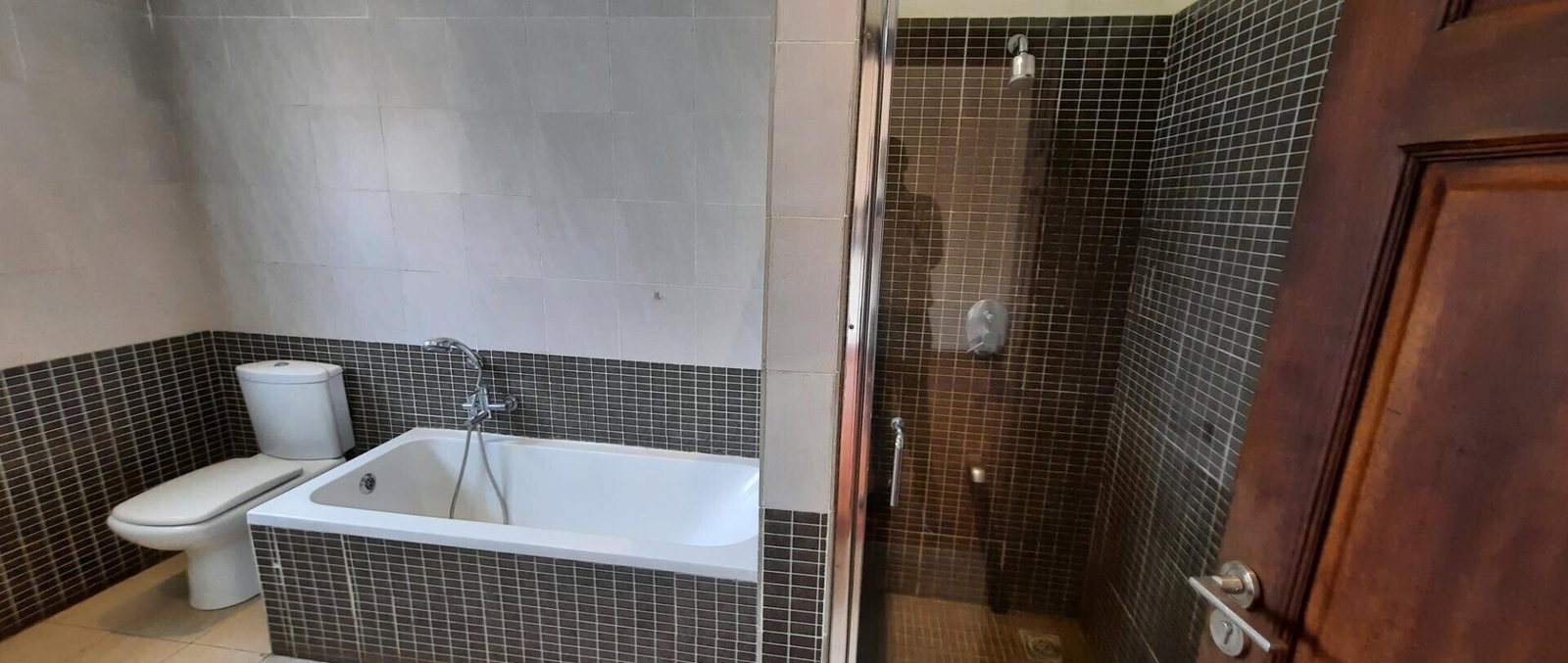 Half-Acre 6BR All-Ensuite Townhouse with Pool & Gym - Runda