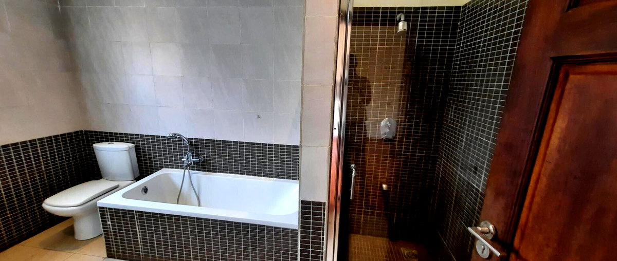 Half-Acre 6BR All-Ensuite Townhouse with Pool & Gym - Runda