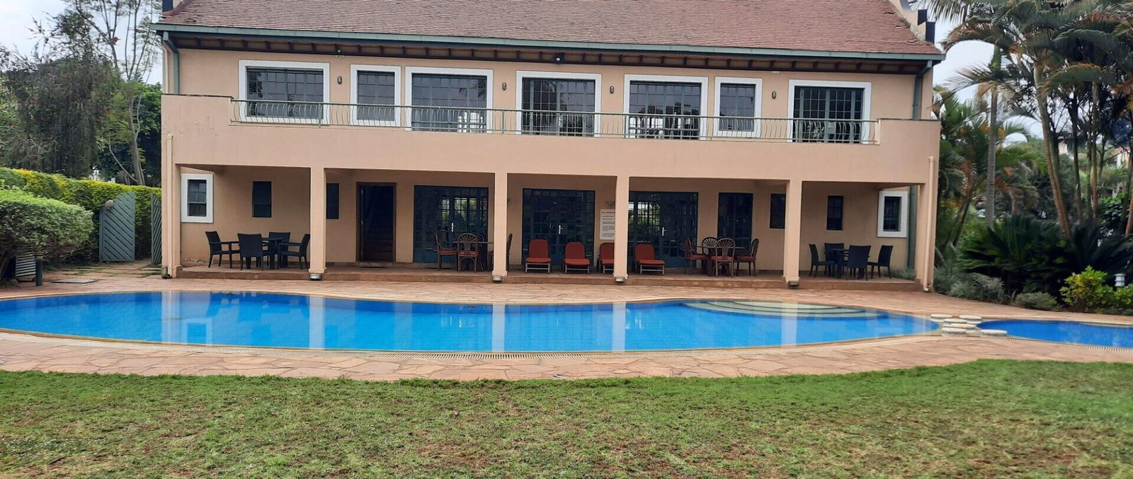 Half-Acre 6BR All-Ensuite Townhouse with Pool & Gym - Runda
