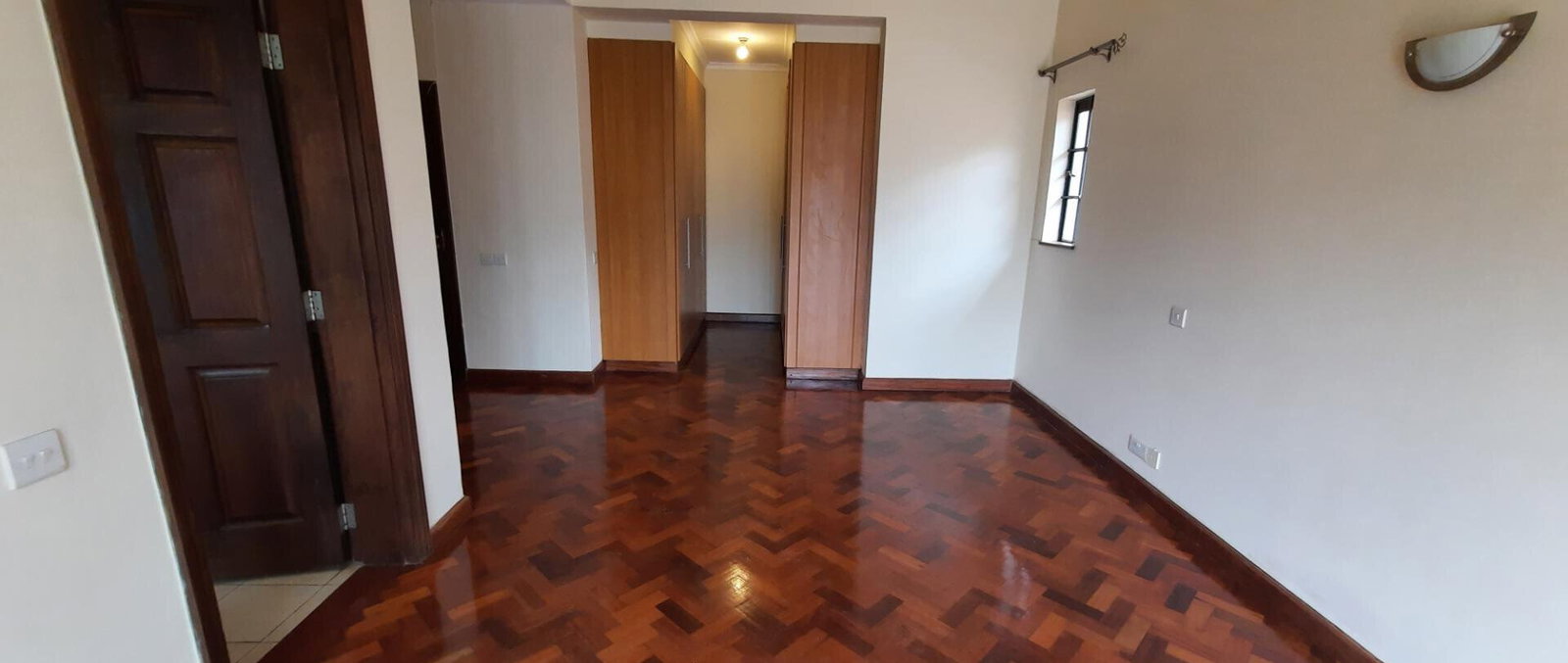 Half-Acre 6BR All-Ensuite Townhouse with Pool & Gym - Runda