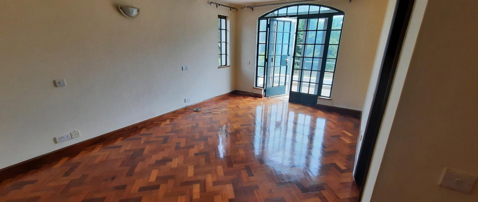 Half-Acre 6BR All-Ensuite Townhouse with Pool & Gym - Runda
