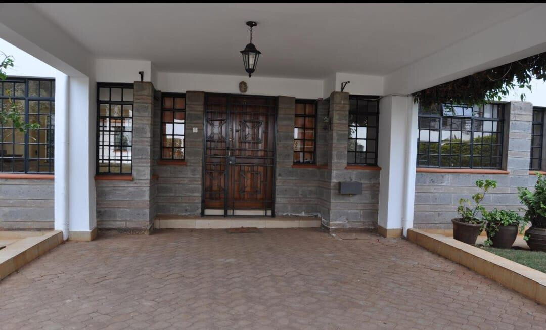 4BR Townhouse with Sunken Lounge & Fireplace on Grevillea Grove - Westlands