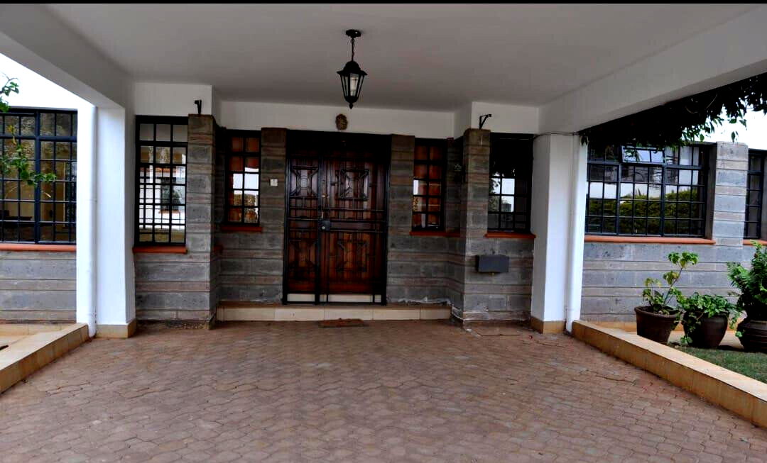4BR Townhouse with Sunken Lounge & Fireplace on Grevillea Grove - Westlands