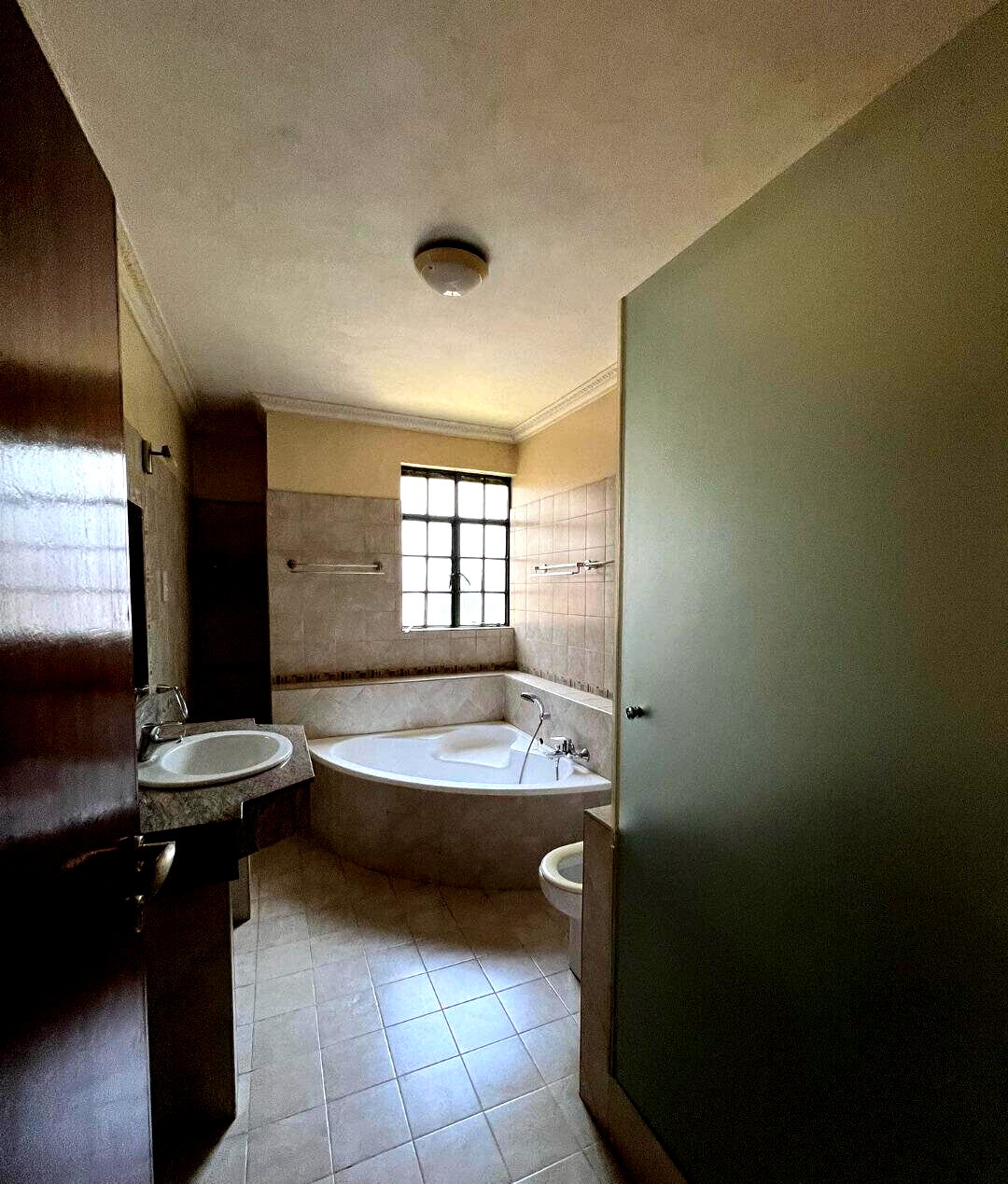 5-Ensuite Townhouse with Pool & Family Room - Lavington