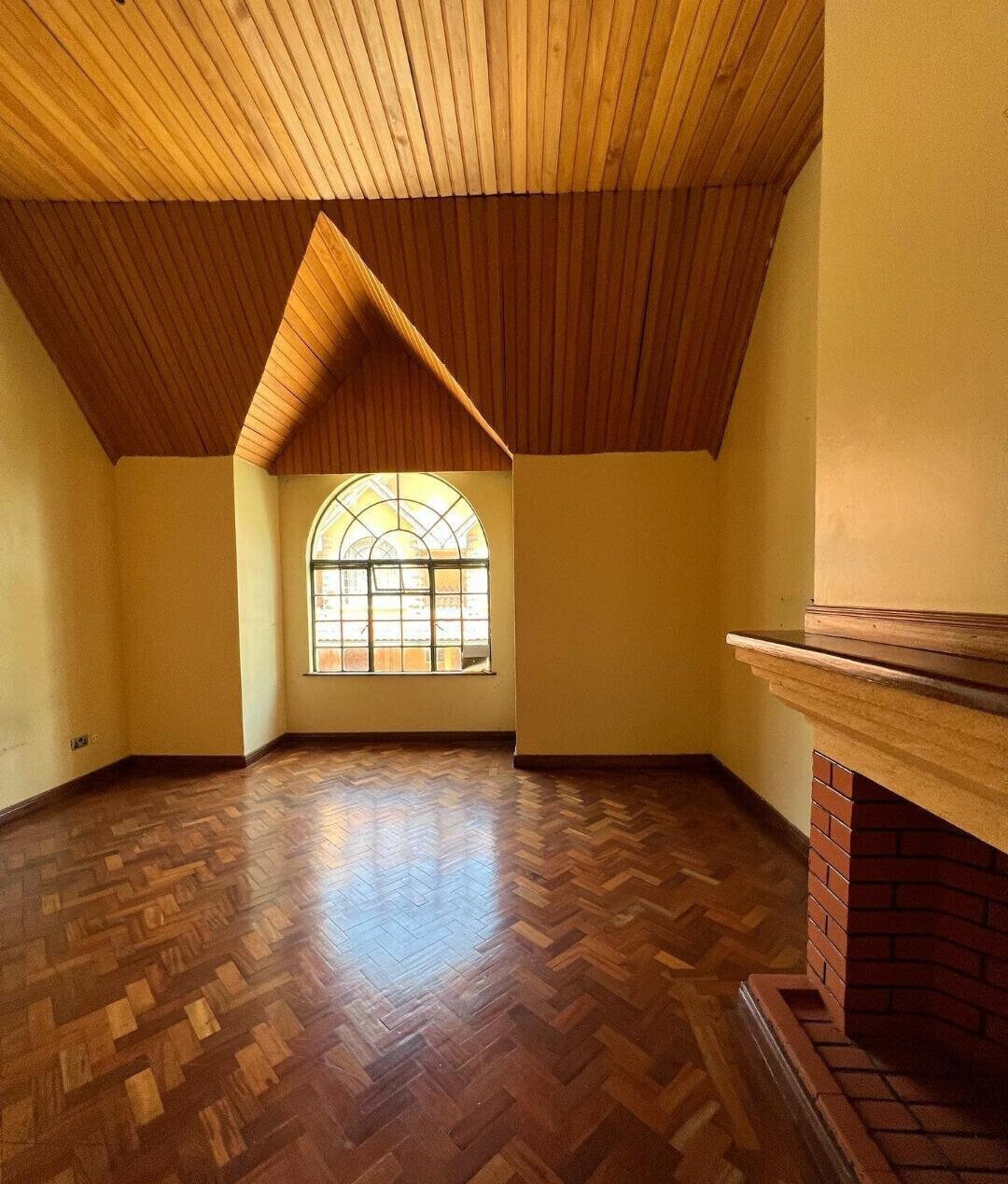 5-Ensuite Townhouse with Pool & Family Room - Lavington