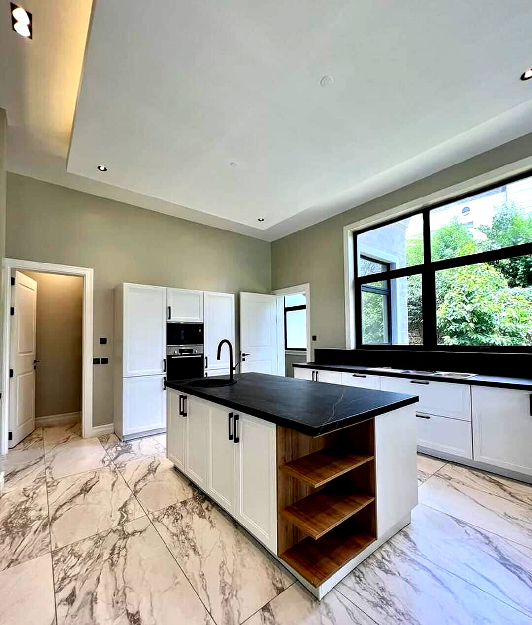 5-Ensuite Townhouse with Rooftop Terrace & Smart Home - Loresho