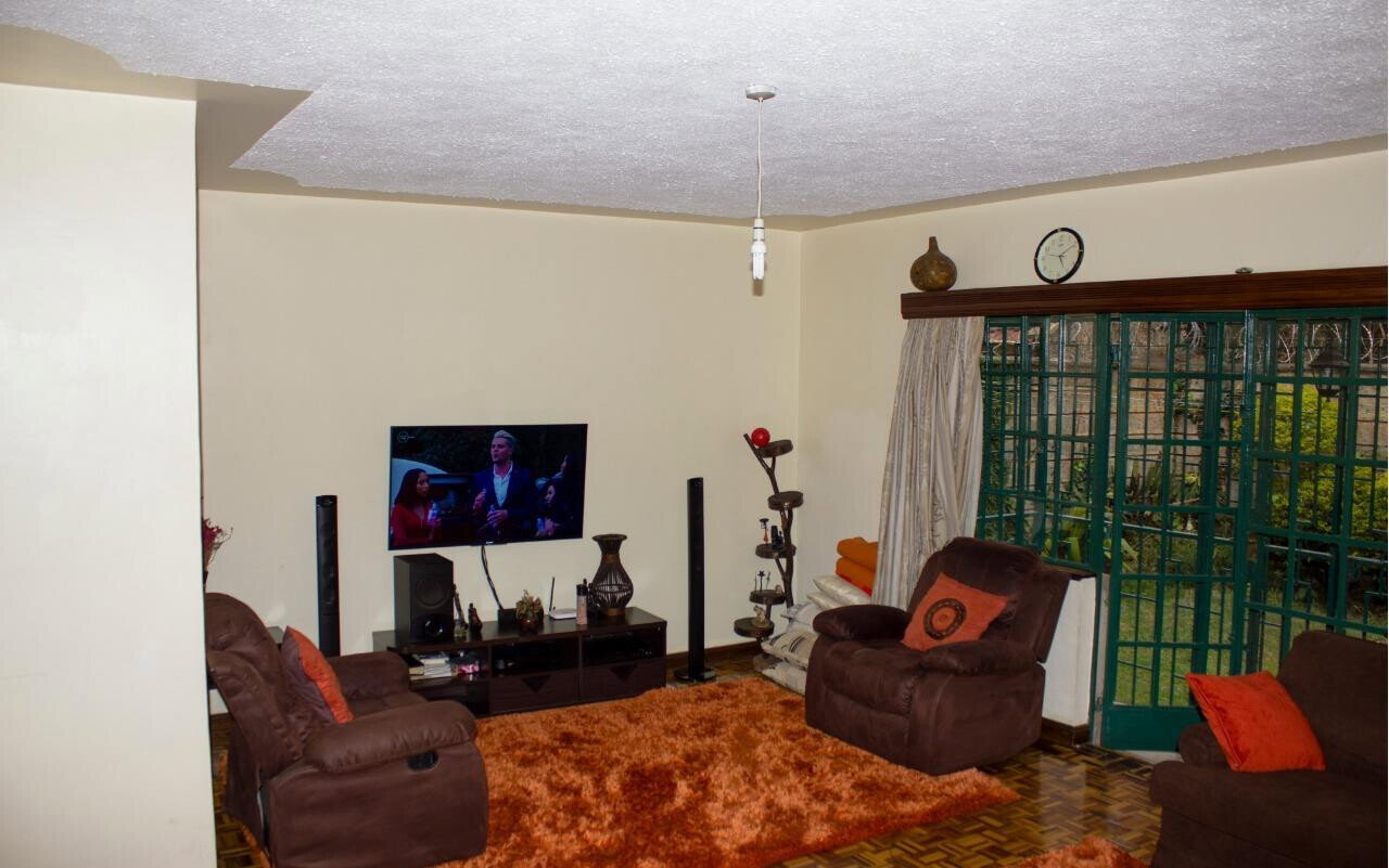 5BR Townhouse with Private Garden & Parking - Kileleshwa