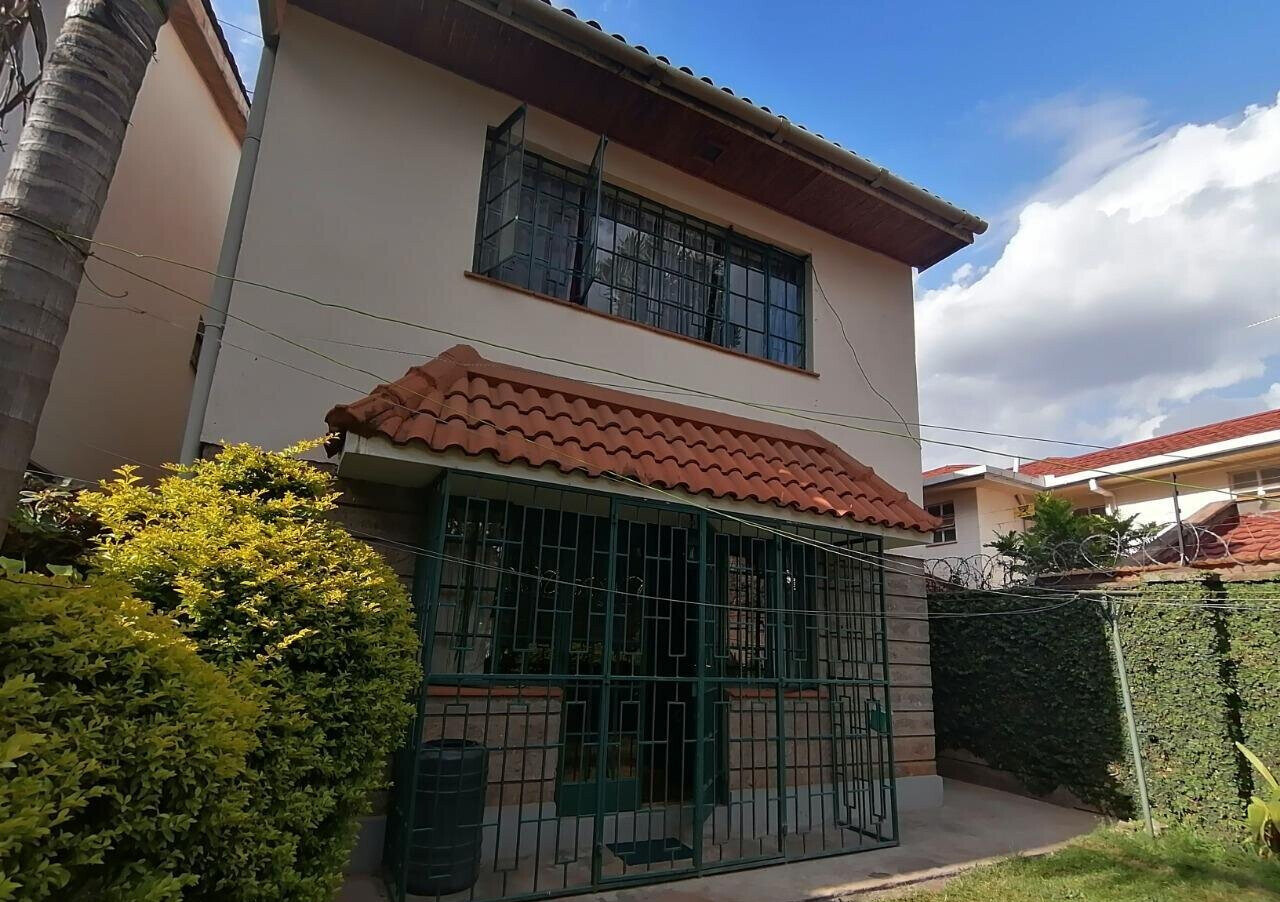5BR Townhouse with Private Garden & Parking - Kileleshwa