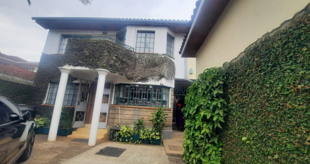 5BR Townhouse with Private Garden & Parking - Kileleshwa
