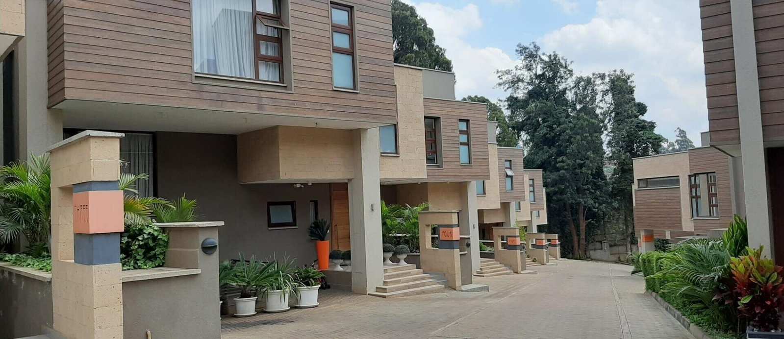 4-Ensuite Townhouse with DSQ & Generator - Lavington