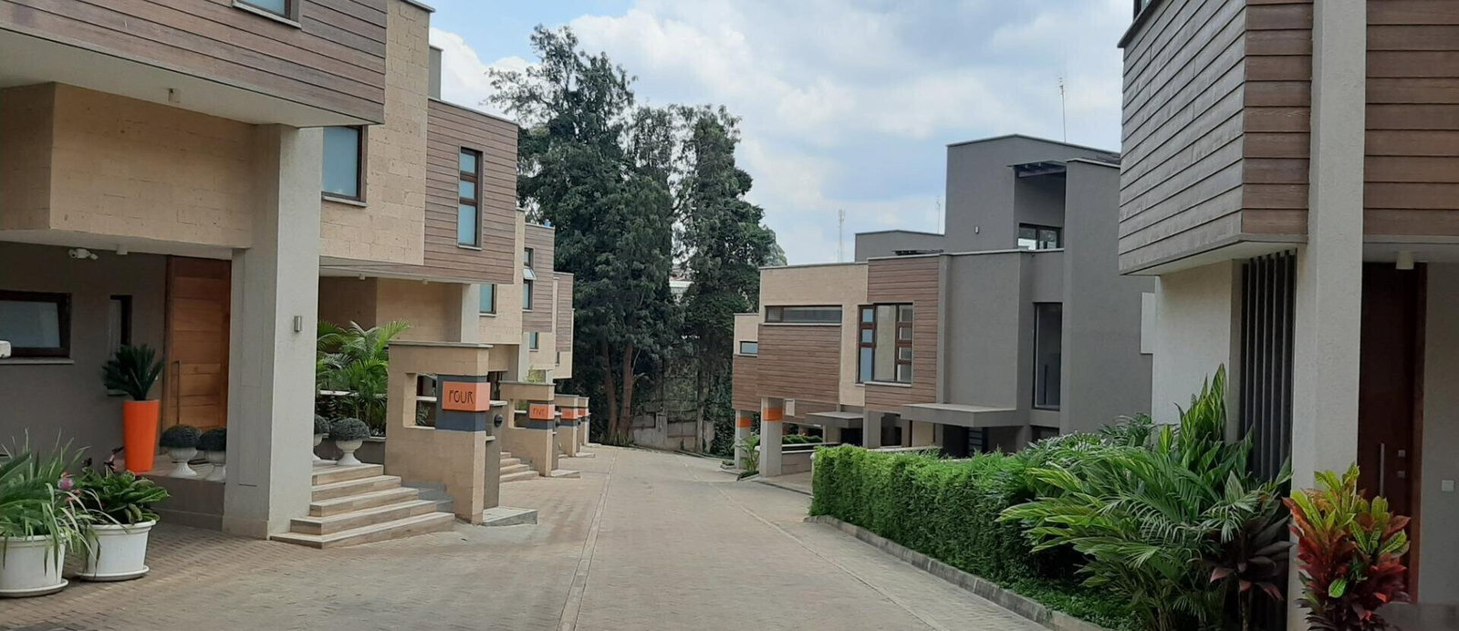 4-Ensuite Townhouse with DSQ & Generator - Lavington