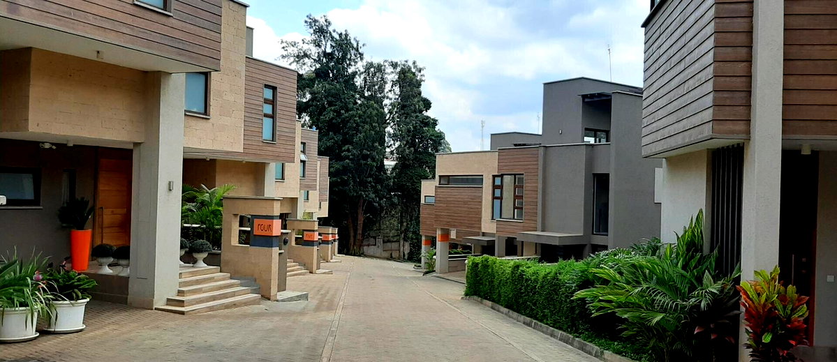 4-Ensuite Townhouse with DSQ & Generator - Lavington
