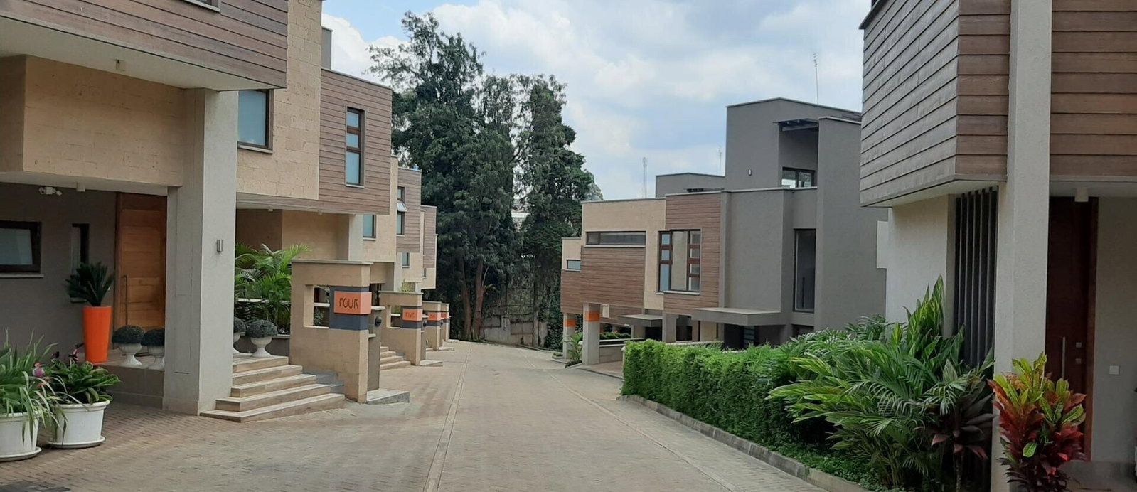4-Ensuite Townhouse with DSQ & Generator - Lavington