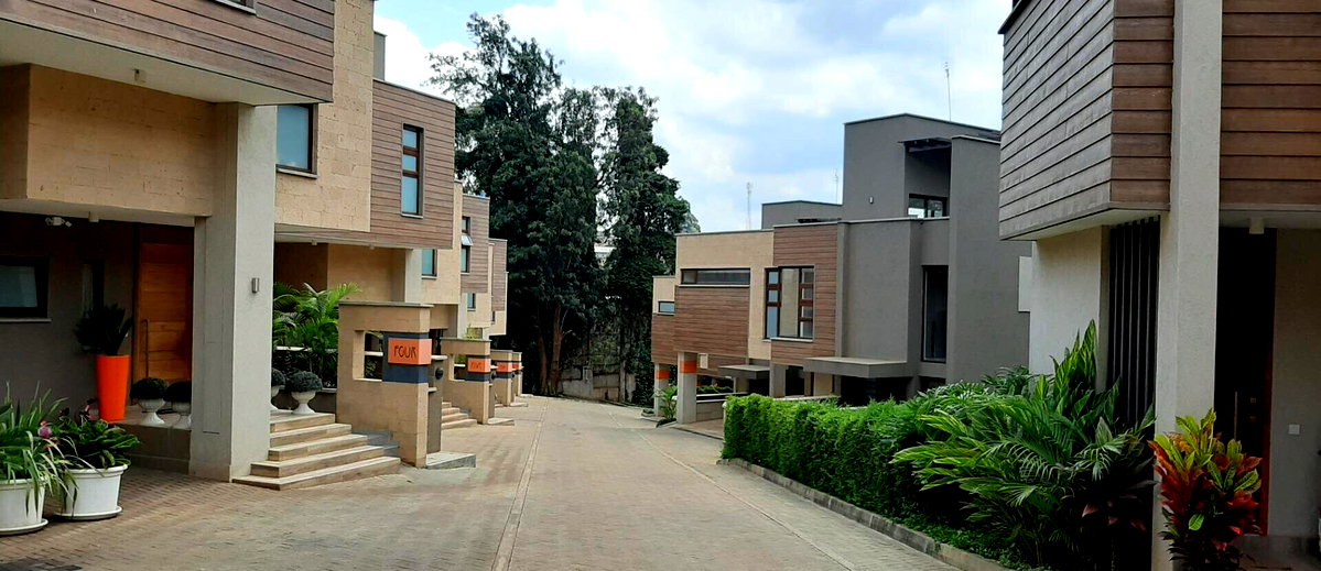 4-Ensuite Townhouse with DSQ & Generator - Lavington