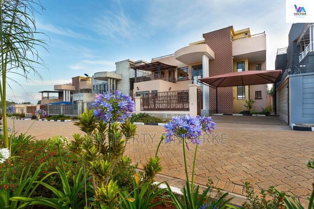 4bdrm Townhouse/Terrace In Oluluua Road, Kibiku For Sale