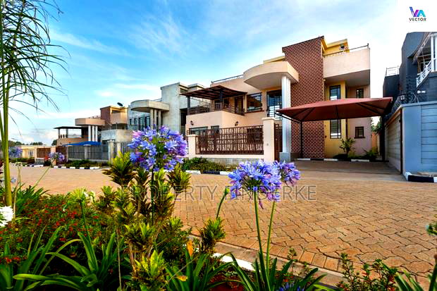 4bdrm Townhouse/Terrace In Oluluua Road, Kibiku For Sale