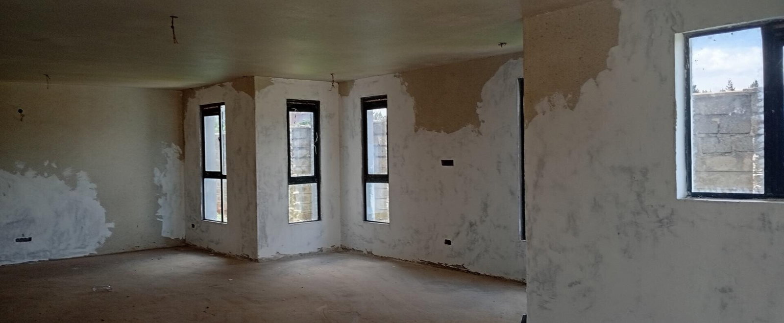 Half-Acre Townhouse with Sunken Living Room & Fireplace – Karen