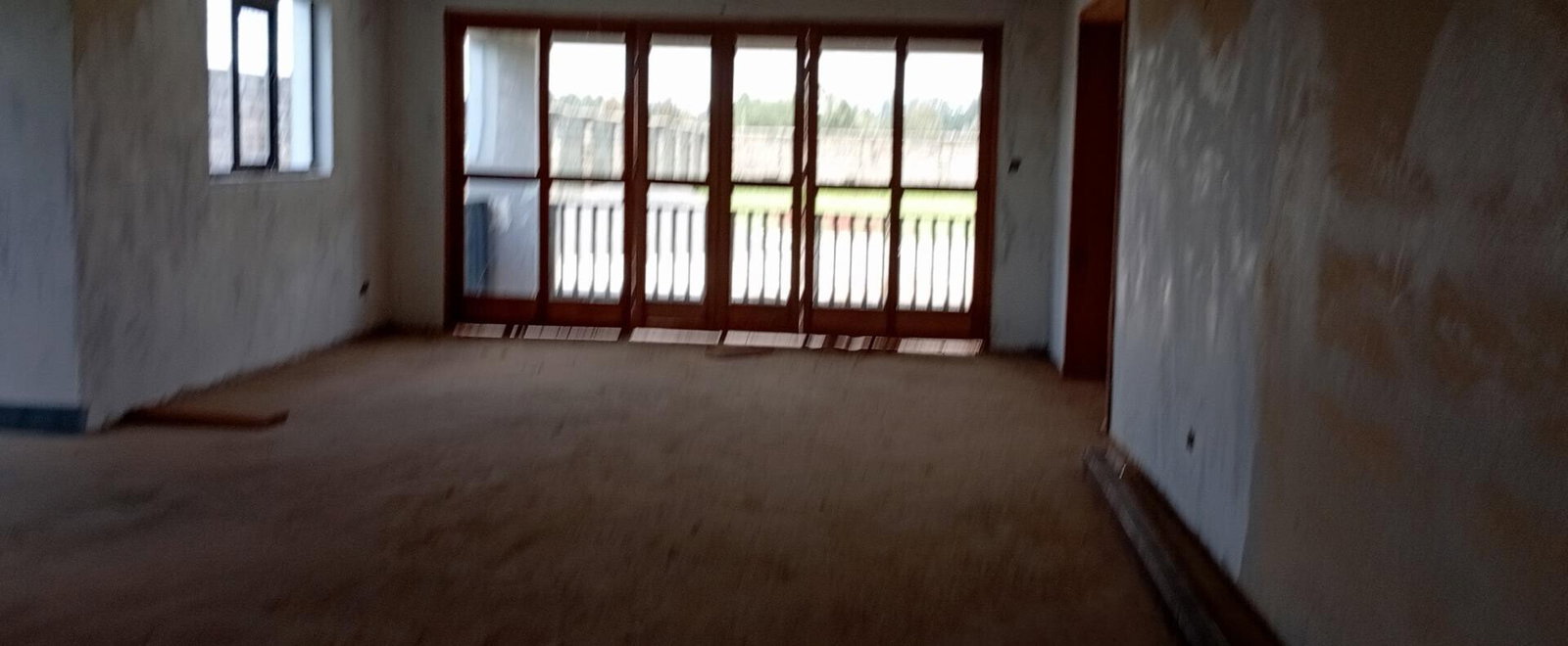 Half-Acre Townhouse with Sunken Living Room & Fireplace – Karen