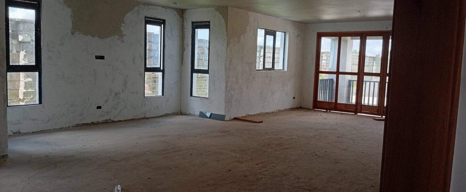 Half-Acre Townhouse with Sunken Living Room & Fireplace – Karen