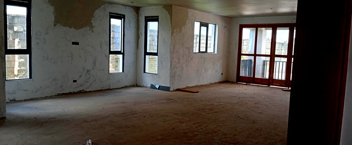 Half-Acre Townhouse with Sunken Living Room & Fireplace – Karen