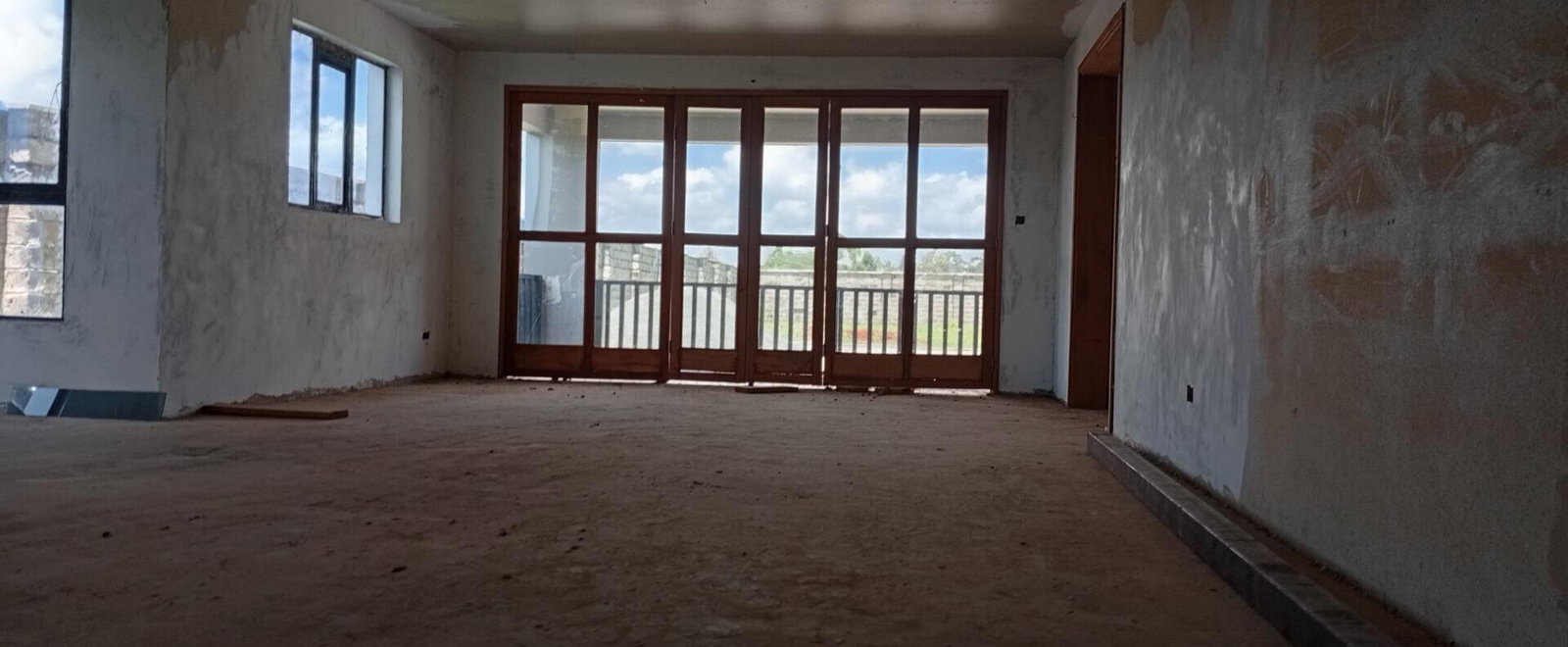 Half-Acre Townhouse with Sunken Living Room & Fireplace – Karen