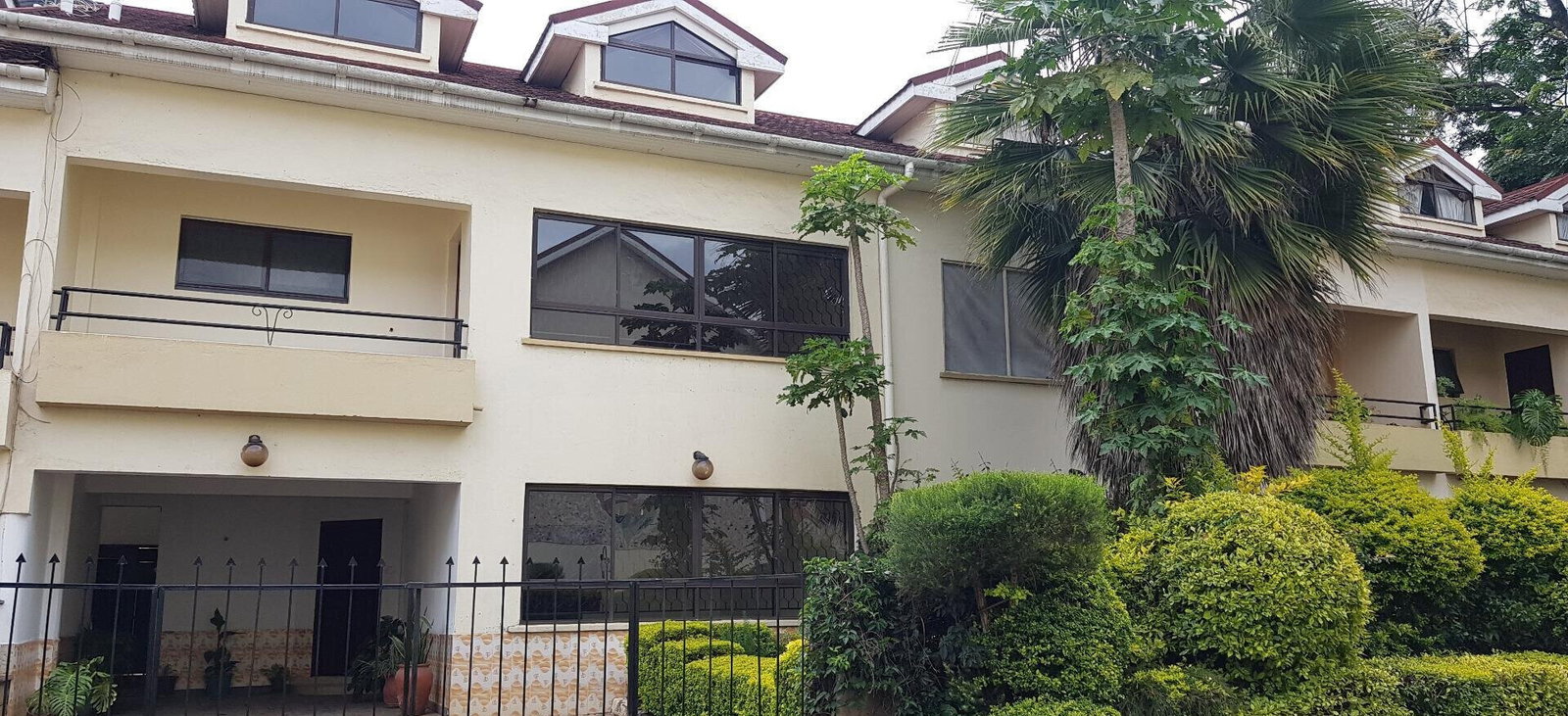 5-Ensuite Townhouse with Rooftop Terrace & DSQ - Lavington