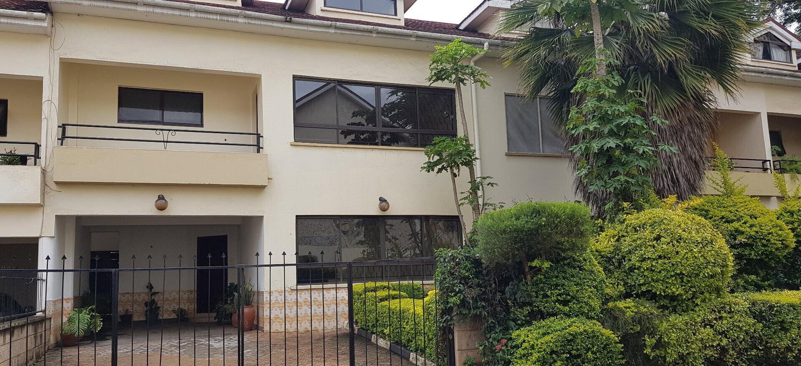 5-Ensuite Townhouse with Rooftop Terrace & DSQ - Lavington