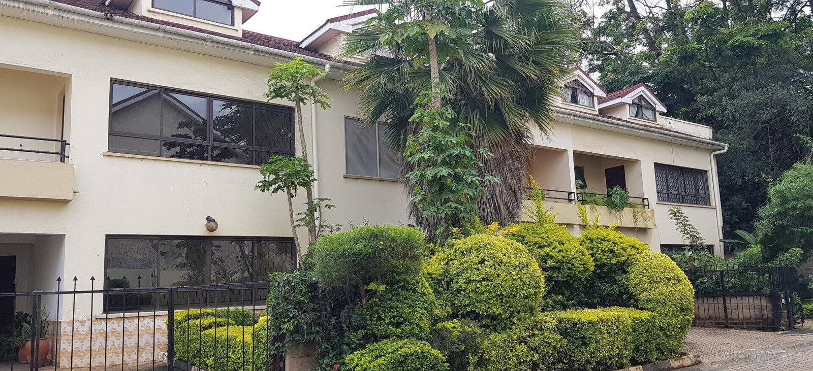5-Ensuite Townhouse with Rooftop Terrace & DSQ - Lavington