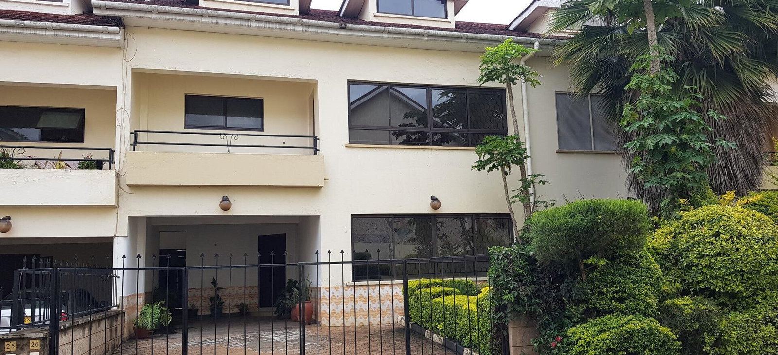 5-Ensuite Townhouse with Rooftop Terrace & DSQ - Lavington