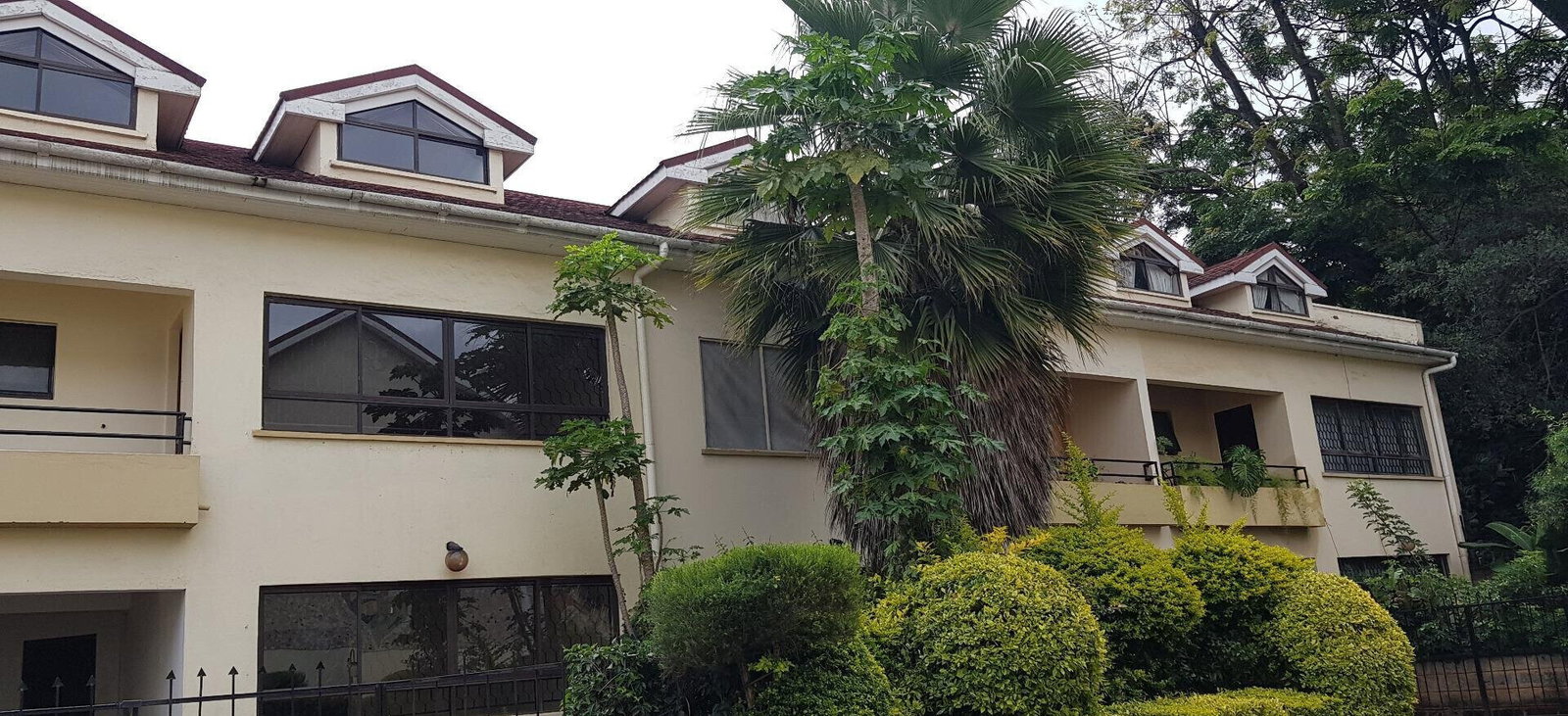 5-Ensuite Townhouse with Rooftop Terrace & DSQ - Lavington