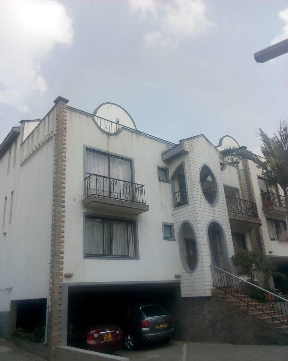 Newly Built 4BR Townhouse with Pool & DSQ - Westlands