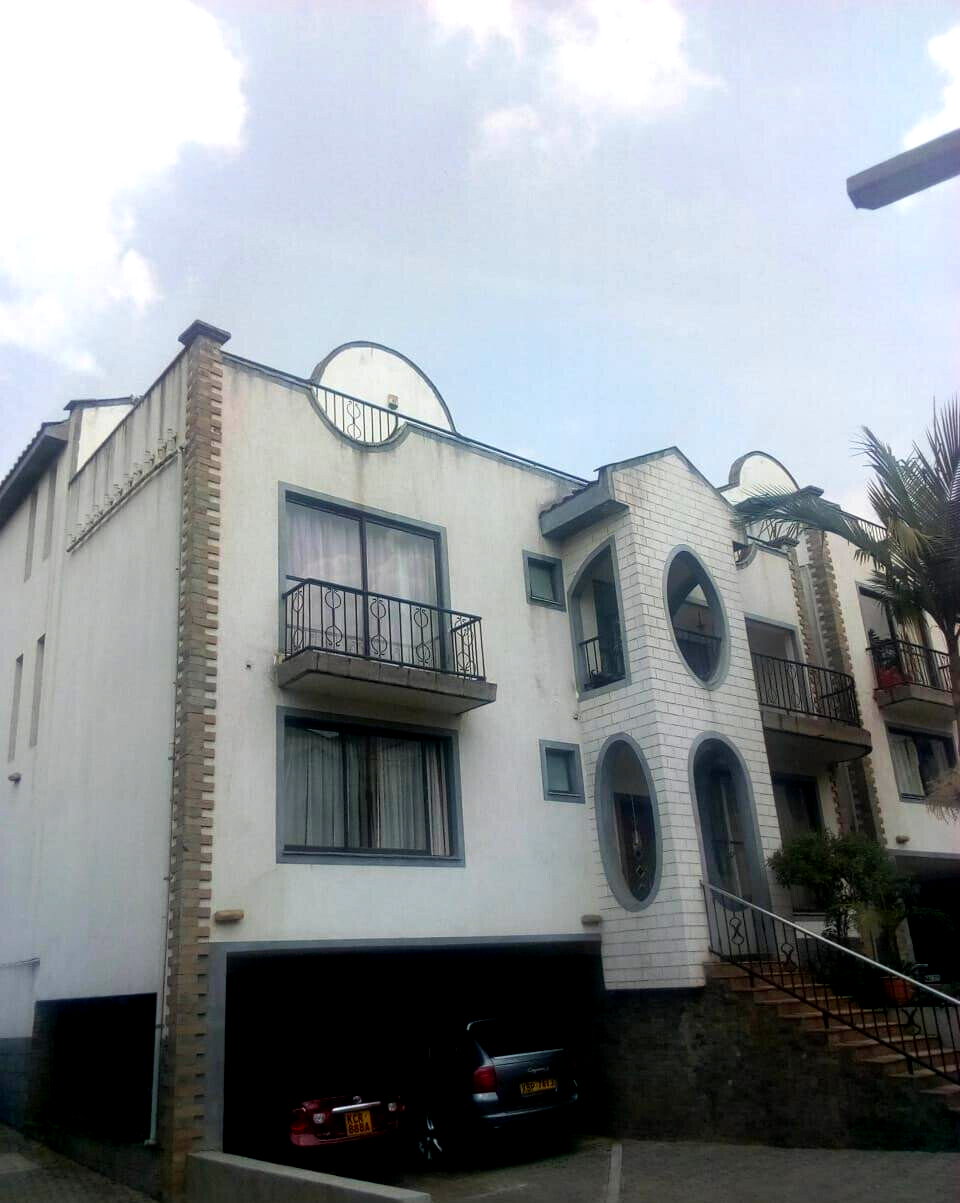 Newly Built 4BR Townhouse with Pool & DSQ - Westlands