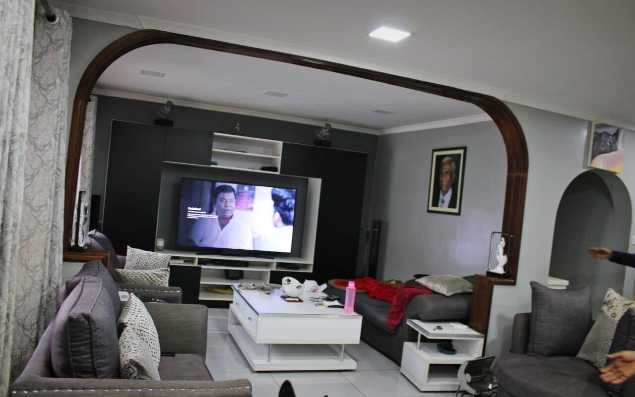6-Bedroom Maisonette with Solar & Water Tank - Spring Valley