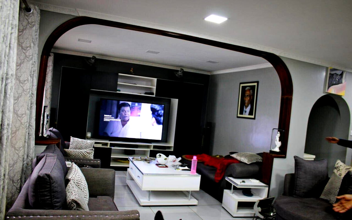 6-Bedroom Maisonette with Solar & Water Tank - Spring Valley