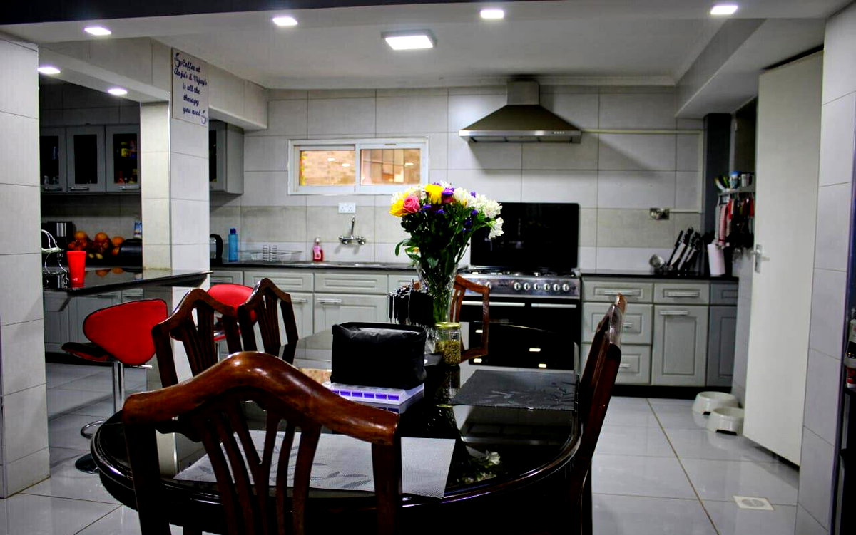 6-Bedroom Maisonette with Solar & Water Tank - Spring Valley