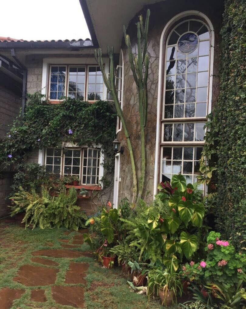 5BR Townhouse with Expansive Garden & Parking - Lavington