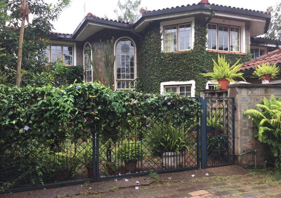 5BR Townhouse with Expansive Garden & Parking - Lavington