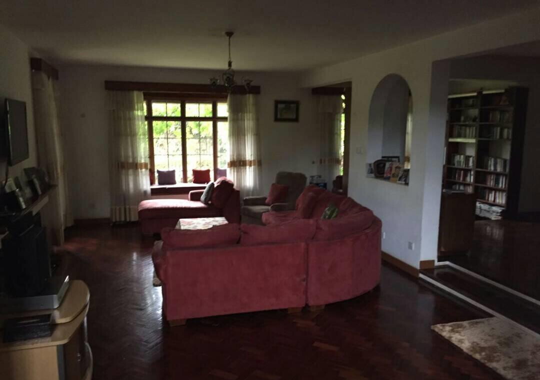 5BR Townhouse with Expansive Garden & Parking - Lavington