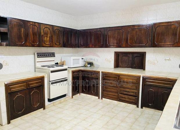 5bdrm Townhouse/Terrace in Raphta Road Area for sale