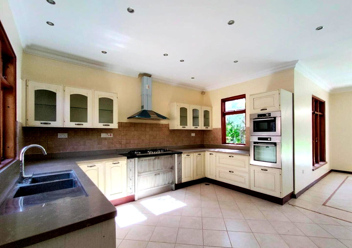 5-Ensuite Townhouse with Double-Glazed Windows & Mature Gardens – Karen