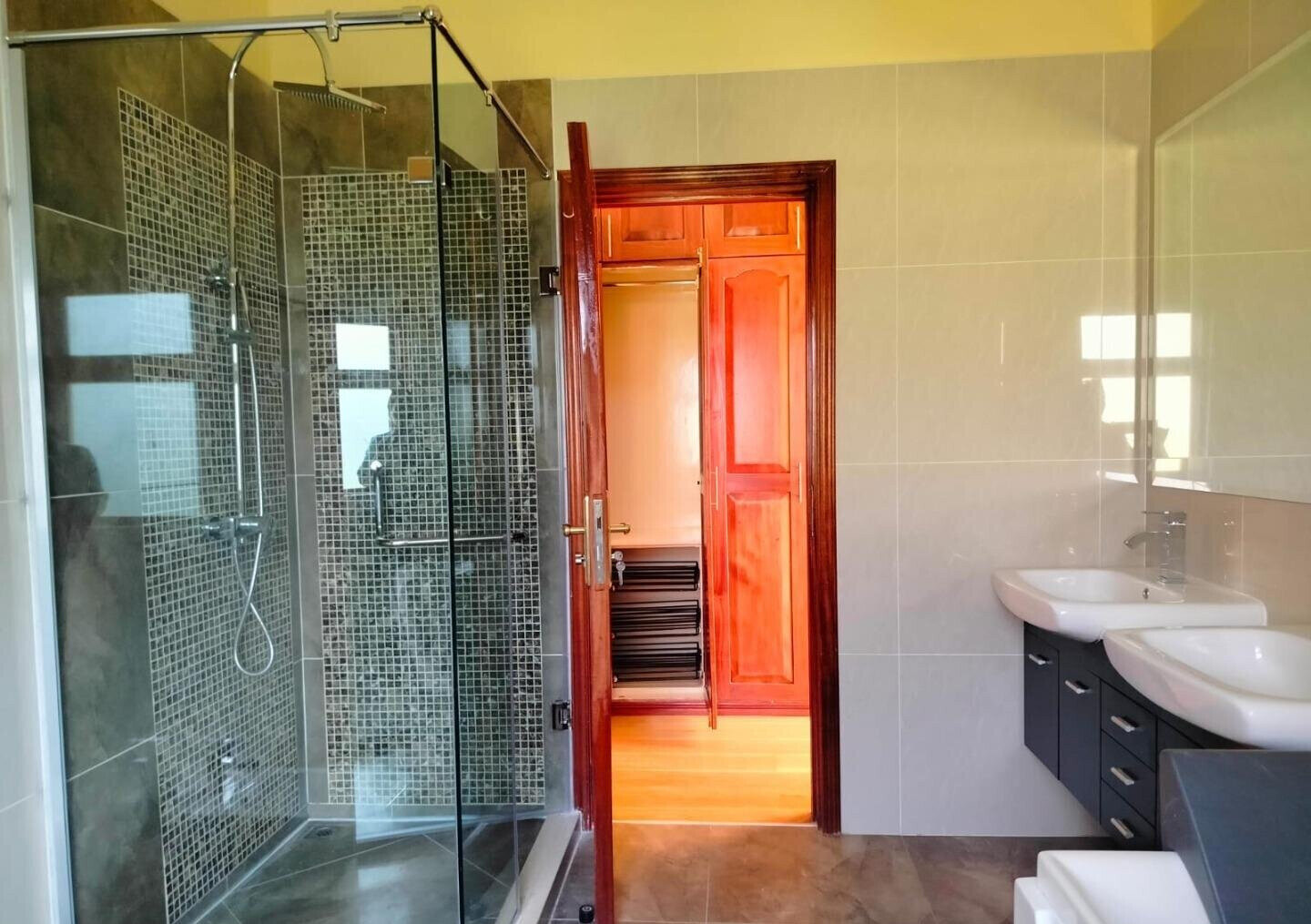 5-Ensuite Townhouse with Double-Glazed Windows & Mature Gardens – Karen