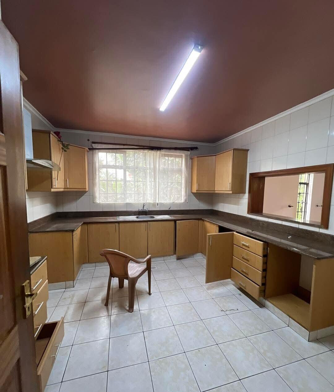 4-Ensuite Townhouse with DSQ & Private Garden - Lavington