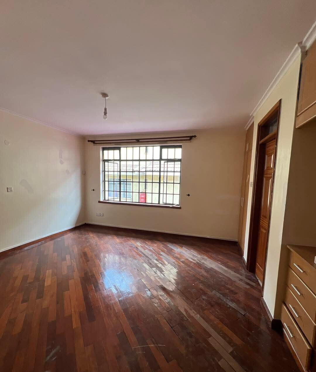 4-Ensuite Townhouse with DSQ & Private Garden - Lavington
