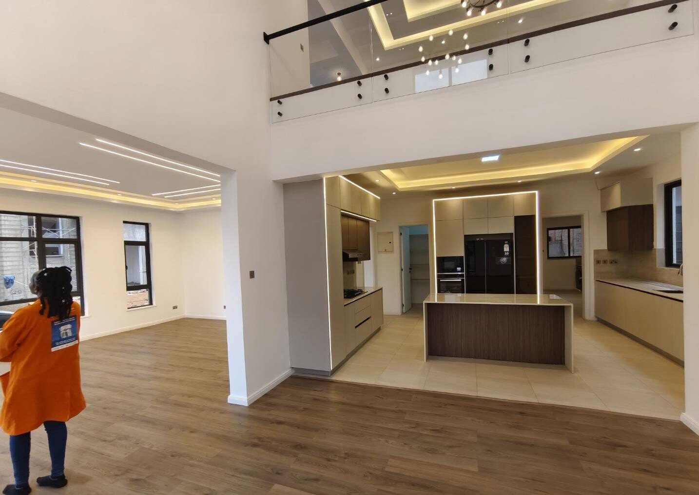 Corner Villa with Pool & DSQ in Lavington Green